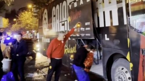 Galatasaray takım otobüsüne patates ve soğan yüklediler