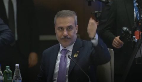 Hakan Fidan’dan Herzog’a tarihi protesto! Türkiye kalktı, 11 ülke peşinden salonu terk etti