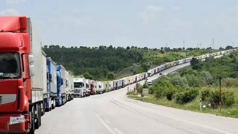 Hamzabeyli Sınır Kapısı'nda 30 kilometrelik TIR kuyruğu oluştu! Sürücüler isyan etti