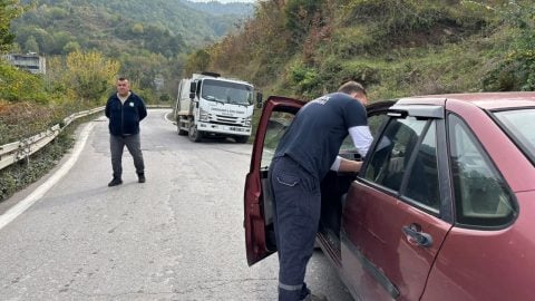 Hastaneye gitmek için yola çıktı, otomobilinde baygın bulundu