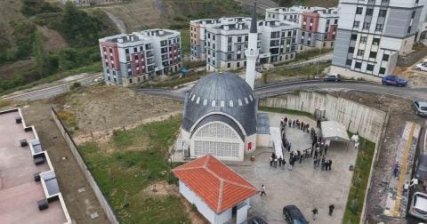 Hatay'da depremin ardından inşa edilen 136'ncı cami Defne'de ibadete açıldı