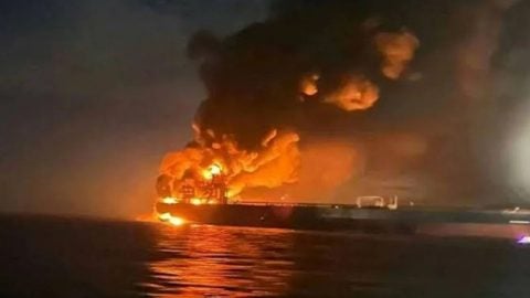 Hürmüz'de bir gemi daha mayına çarptı!