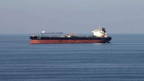Hürmüz’de tankere bilinmeyen mühimmat isabet etti: Makine dairesinde yangın