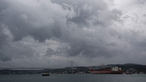 İstanbullular dikkat! Valilik saat verdi, kuvvetli geliyor