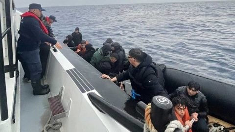 İzmir’de denizde ve karada 76 düzensiz göçmen yakalandı
