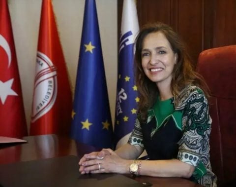 İzmir’de ikinci Phuket vakası! Karşıyaka çöpe gömüldü CHP’li başkan Gürcistan’a gitti