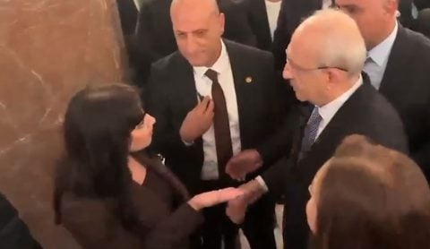 Kılıçdaroğlu’nun koruması muhabire müdahale etti, ortalık karıştı! CHP ile muhabirlerin arasını açan olay!