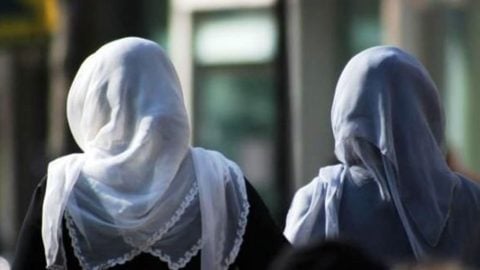‘Kızımı okula almıyorsanız kaldırın babasının resmini’ Şehit kızından başörtüsü karşıtlarına ders