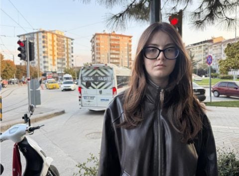 KPSS’ye saatler kala genç kıza sokak ortasında dehşeti yaşattı! “Yazdığım kolumun üzerine düştüm”