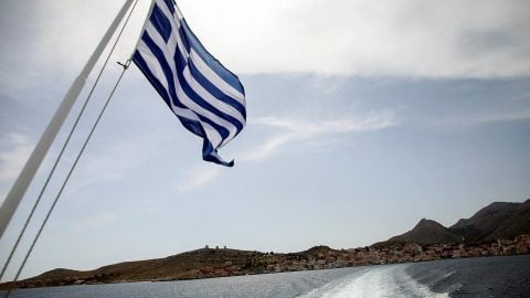 Kukla müftüler atıyor okullarımızı kapatıyor! Yunan ipini kopardı