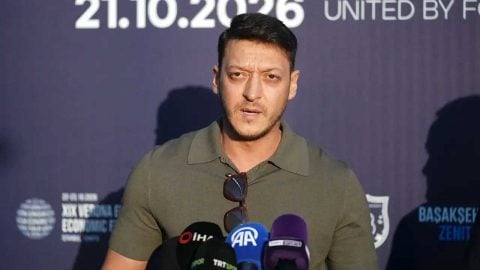 Mesut Özil, FIFA'yı yerin dibine soktu
