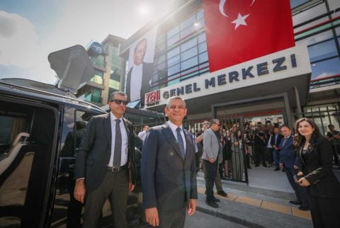 Özgür Özel CHP’den giderken kasayı da götürdü! Yeni Parti’den 400 milyonluk soygun planı