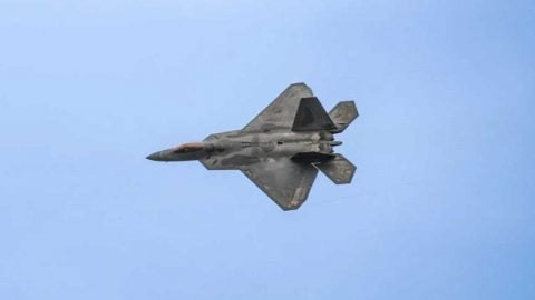 Pilot havadan verdiği taktiklerle yönlendirdi! ABD’den, F-22 ile insansız savaş uçağı kontrol testi