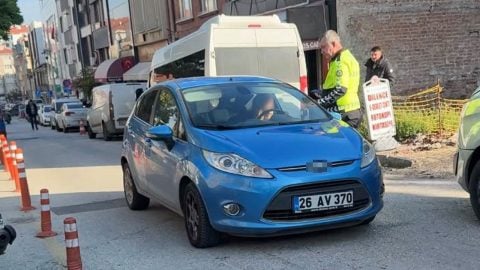 Polis sokakta yargıladı: ‘Duruşmaya geç kaldım’ diyerek ters yönde giden avukata 13 bin lira ceza