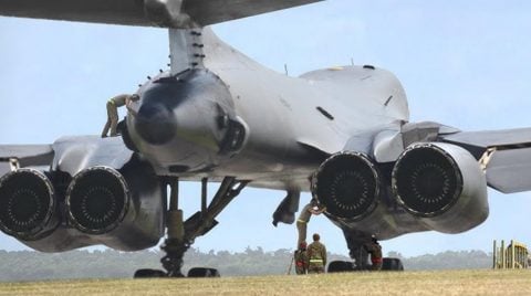 Sam Amca'nın B-1 paniği: Uçaklarını apar topar çekti