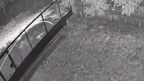 Sarsıntıyla birlikte büyük gürültü duyuldu! 4,4’lük deprem kameraya böyle yansıdı