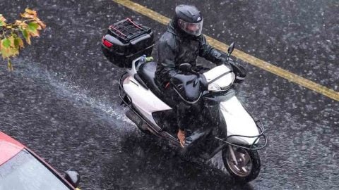 Şiddetli yağış alarmı: Motokurye ve scooter'lara trafik yasağı!