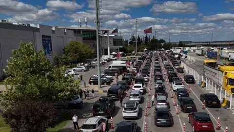 Sınır kapılarında çile bitmiyor! Türk tır şoförlerinden Batı'nın vize kumpasına sert tepki