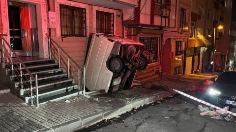 Şişli’de panelvan apartman boşluğuna düştü!