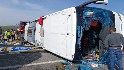 Son dakika! Manisa’da korkunç kaza! TIR ile yolcu otobüsü çarpıştı: En az 11 kişi ölü, 27 kişi yaralandı