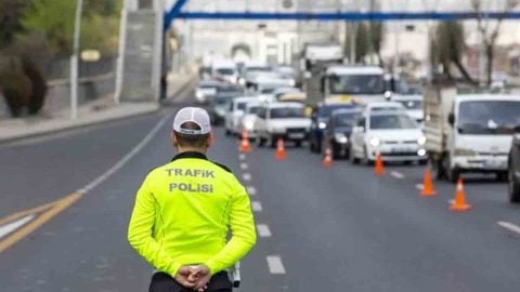 Sürücüler dikkat: Büyükçekmece'de D-100 kara yolu gece trafiğe kapatılacak