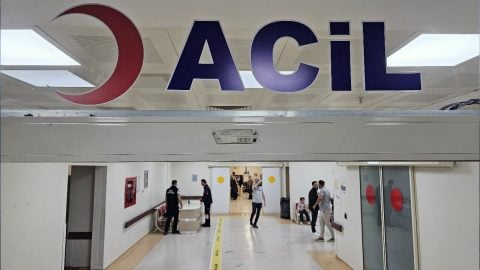 Tavuk dürüm faciası! 88 kişi hastanelik oldu