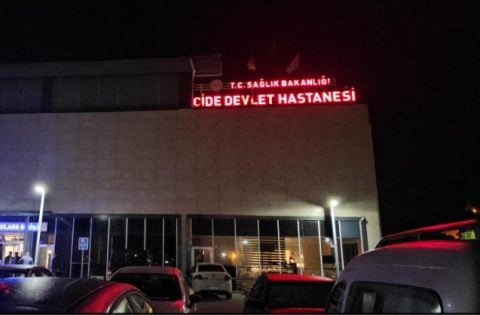 Cide açıklarında balıkçı teknesinde acı olay! Denizde fenalaştı