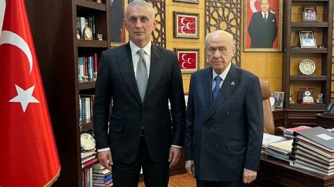 TFF Başkanı İbrahim Hacıosmanoğlu, ‘yalnız değilsin’ notuyla çelenk gönderen Devlet Bahçeli'yi ziyaret etti