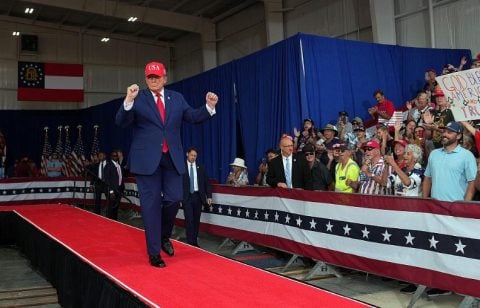 Trump’tan komik olmayan ‘Muhammed’ esprisi! Salondan beklediği karşılığı alamadı