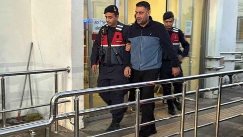 Tutuklanan CHP’li Çukurova Belediye Başkanı Emrah Kozay görevden uzaklaştırıldı
