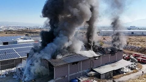 Uşak'ta dumanlar yükseldi! Geri dönüşüm fabrikasında korkunç yangın