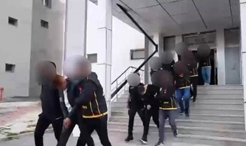 Van'da eş zamanlı şafak operasyonu! 2,3 milyar TL’lik şüpheli para trafiği: 11 kişi tutuklandı