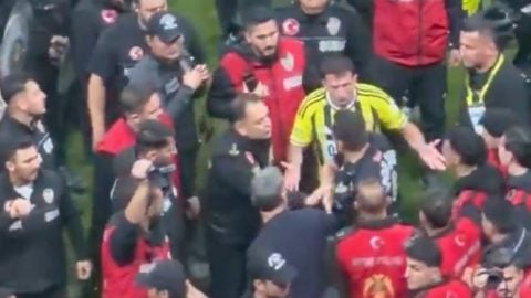 Yenilgiyi hazmedemedi: Fenerbahçeli futbolcu polise saldırdı!