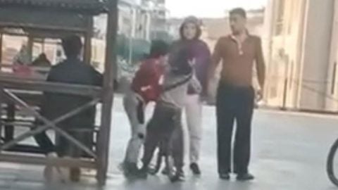 Yok artık! Ağabey ve ablalı zorbalık: 3’ü bir olup küçük çocuğu darp etti
