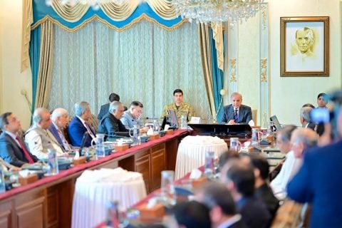 Zerdari, Khyber Pakhtunkhwa'da olağanüstü hal ve valilik yönetimini onayladı