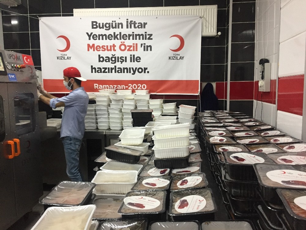 ( ÖZEL) Mesut Özil’in bağışı ihtiyaç sahiplerine ulaştırıldı 