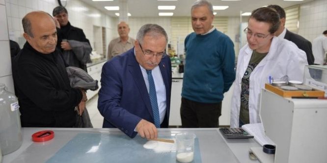 Kütahya şeker fabrikasını ziyarette bulundu.