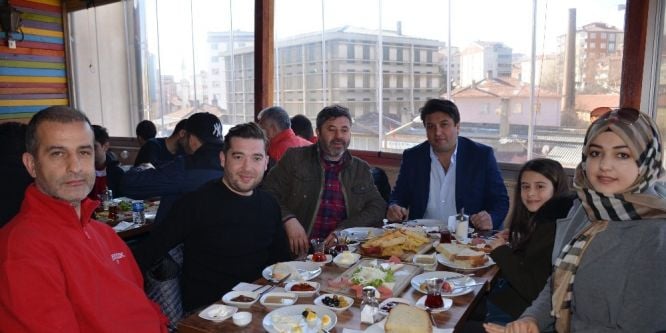 Bilecikspor maç sabahı kahvaltı ile moral depoladı