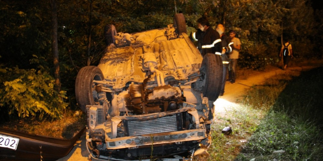 Otomobil 5 metrelik duvardan uçtu!
