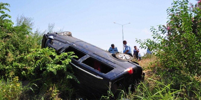 Manavgat’ta tur minibüsü şarampole uçtu: 9 yaralı