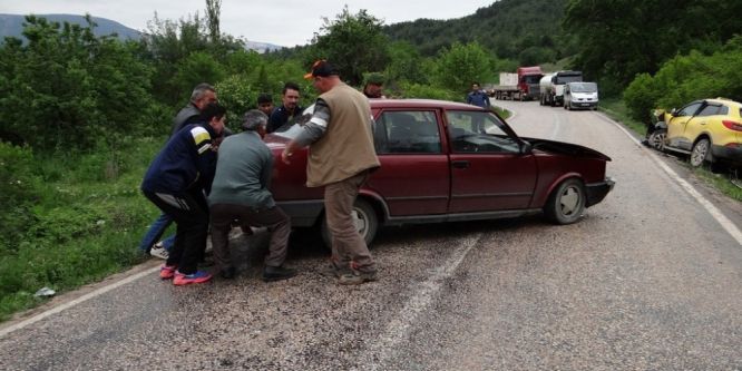 Bilecik’te otomobiller çarpıştı: 2 yaralı