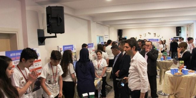 Lise öğrencilerinin bilim fuarı açıldı