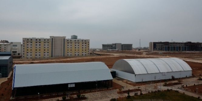 Kapalı halı sahaların inşaatı tamamlandı