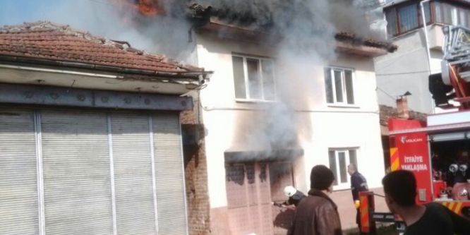 2 katlı ev kullanılmaz hale geldi