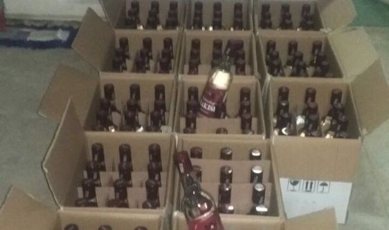 Araç içinde çok sayıda kaçak içki ele geçirildi