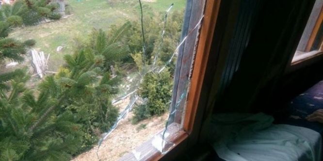 Gelişi güzel sıkılan kurşunlar eve zarar verdi