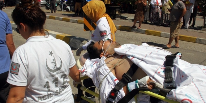 Ambulans helikopter orman muhafaza memuru için havalandı