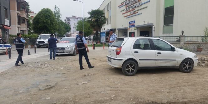 Her boş arsa park yeri olarak kullanılıyor