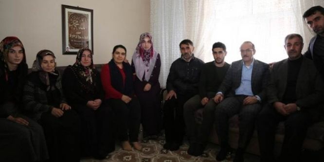 Vali'den şehit ailelerine ziyaret