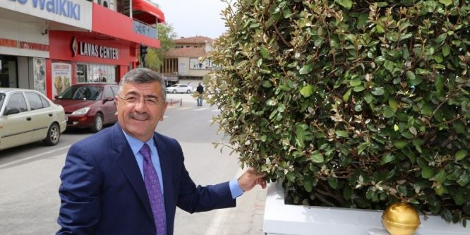Belediye'den yeni refüj çalışması